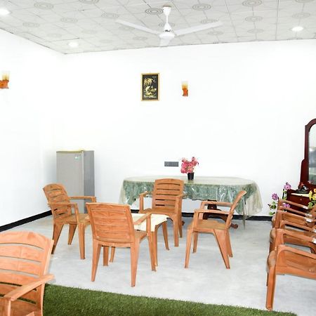 Tharaka Homestay เวลิกามา ภายนอก รูปภาพ