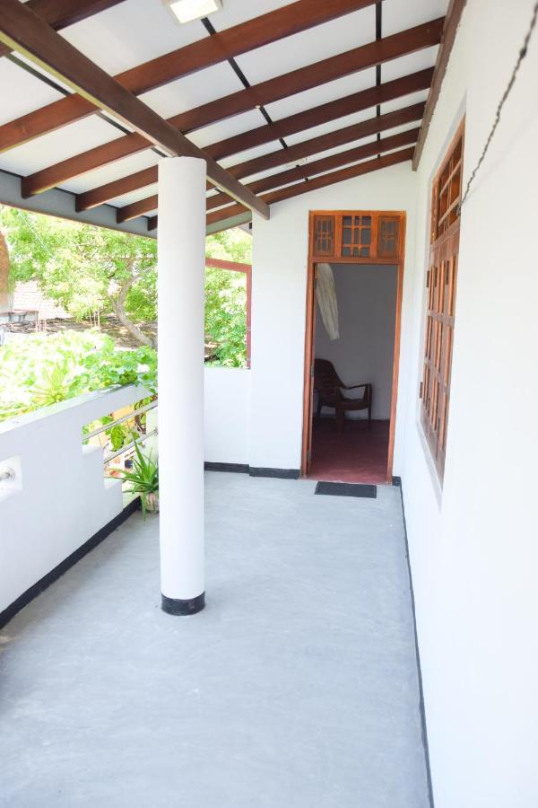 Tharaka Homestay เวลิกามา ภายนอก รูปภาพ