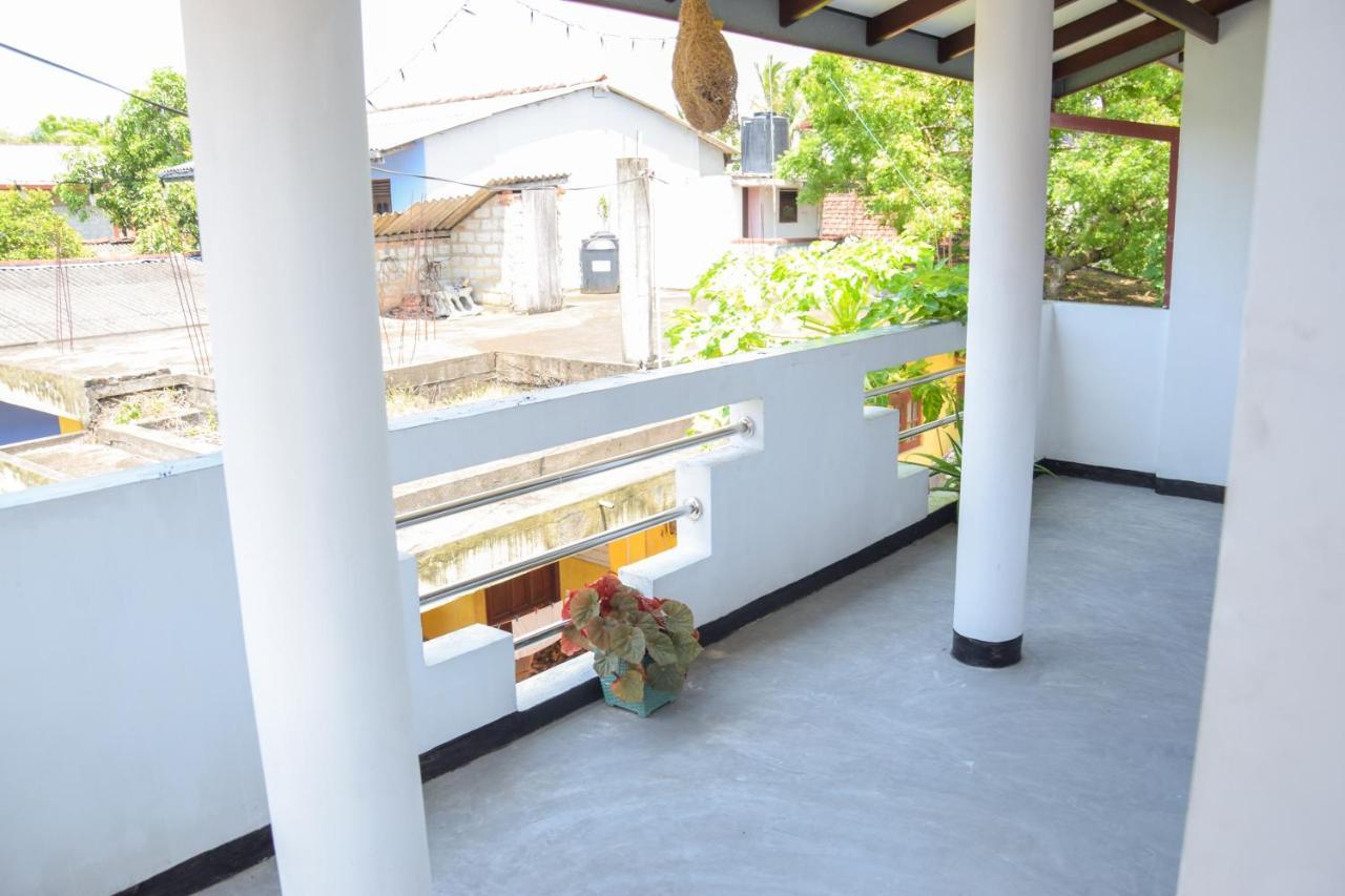Tharaka Homestay เวลิกามา ภายนอก รูปภาพ