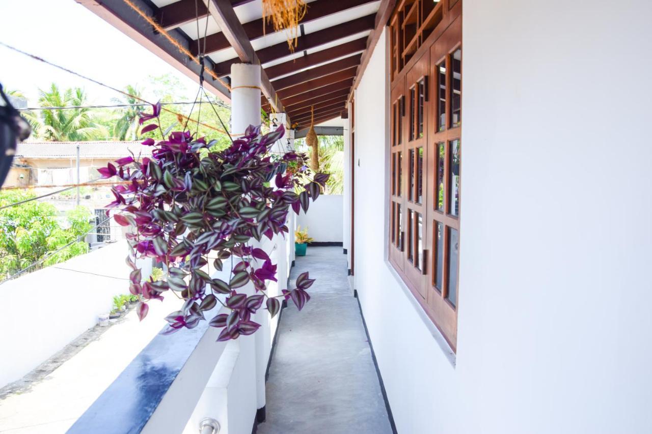 Tharaka Homestay เวลิกามา ภายนอก รูปภาพ
