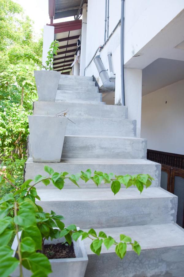 Tharaka Homestay เวลิกามา ภายนอก รูปภาพ