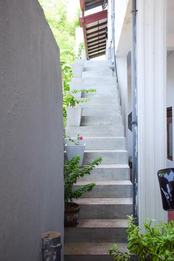 Tharaka Homestay เวลิกามา ภายนอก รูปภาพ