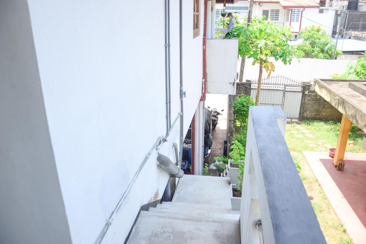 Tharaka Homestay เวลิกามา ภายนอก รูปภาพ